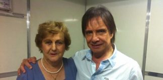 Dona Anice realizou o sonho de conhecer seu cantor favorito. (Foto da Assessoria de Imprensa do cantor Roberto Carlos).