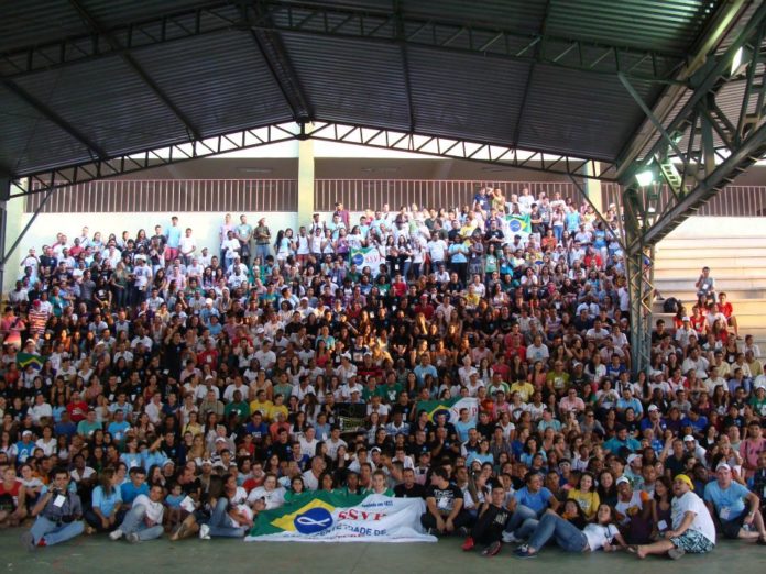 Participantes do 1º Fórum Nacional da Juventude Vicentina, que aconteceu em outubro de 2012, em Ribeirão das Neves/MG Participantes do 1º Fórum Nacional da Juventude Vicentina, que aconteceu em outubro de 2012, em Ribeirão das Neves/MG